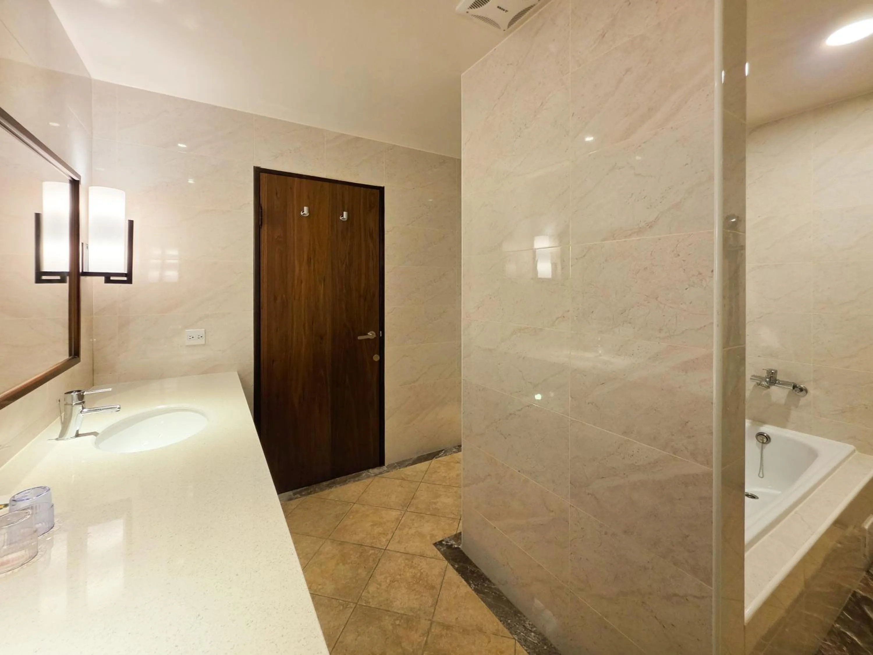 雀客旅館台中來來