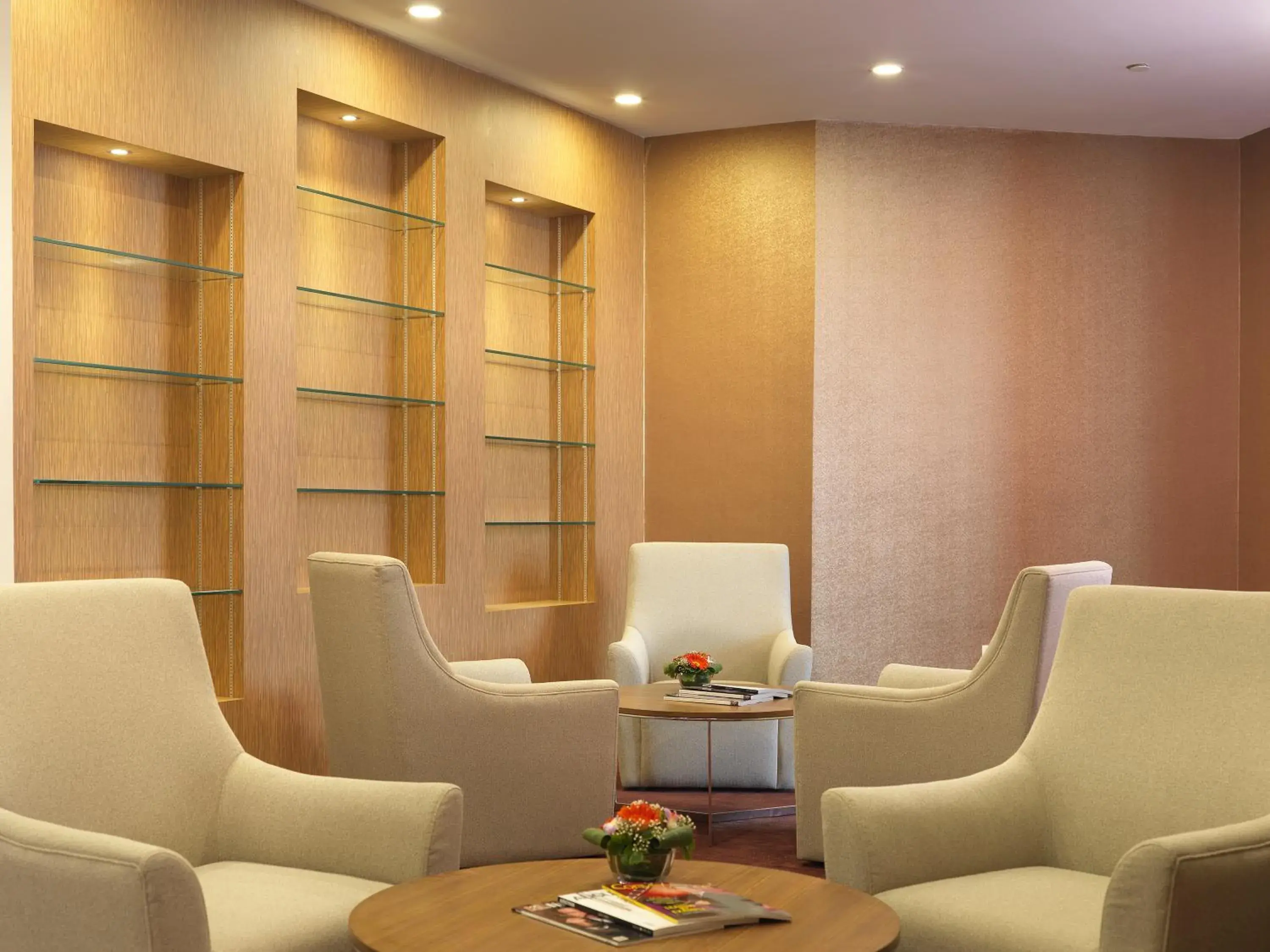 Communal lounge/ TV room, Seating Area in Sama Sama Express klia2 (Airside Transit Hotel)