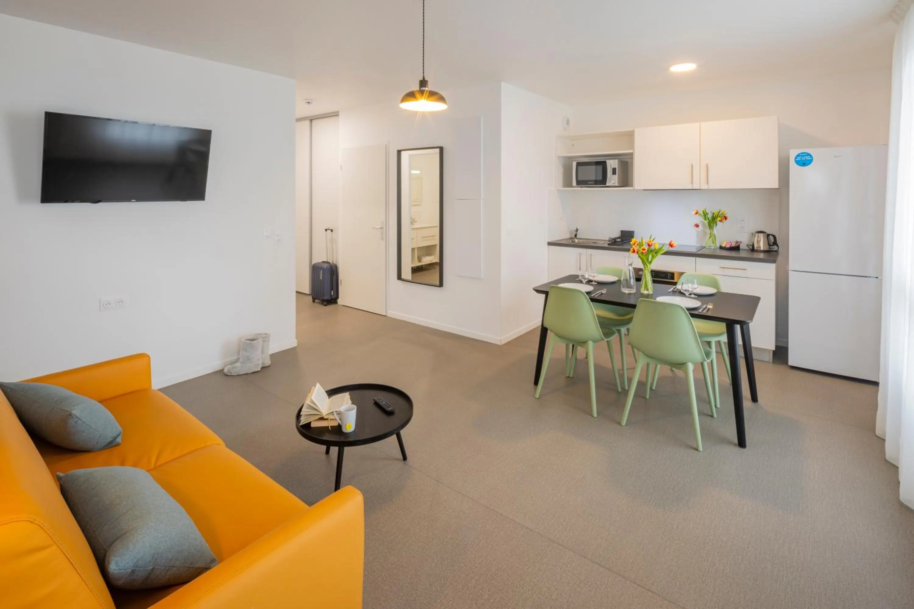 TV and multimedia in All Suites Appart Hôtel - Le Havre Centre - Les docks