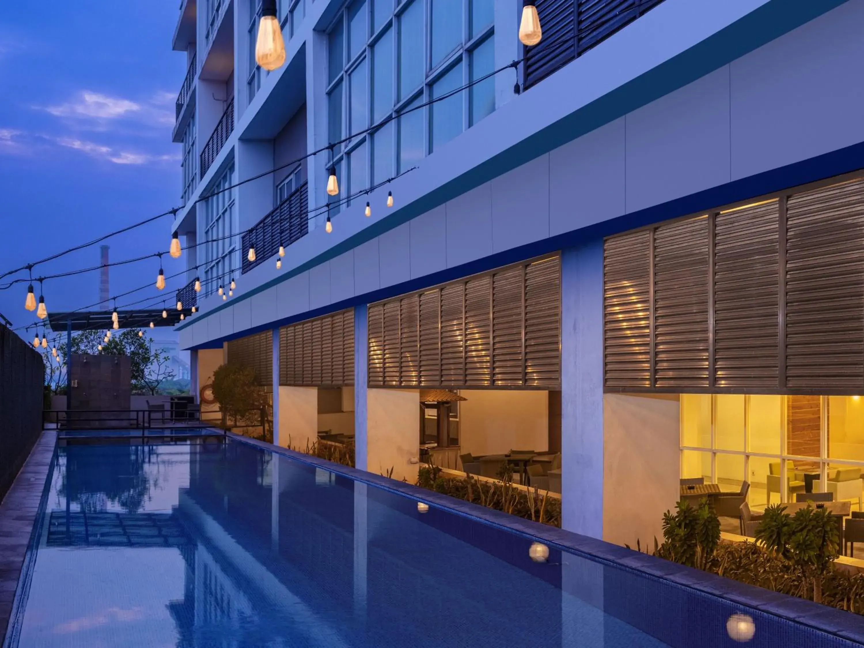 Swimming pool in Hotel Santika Cikarang Swimming pool in Hotel Santika Cikarang