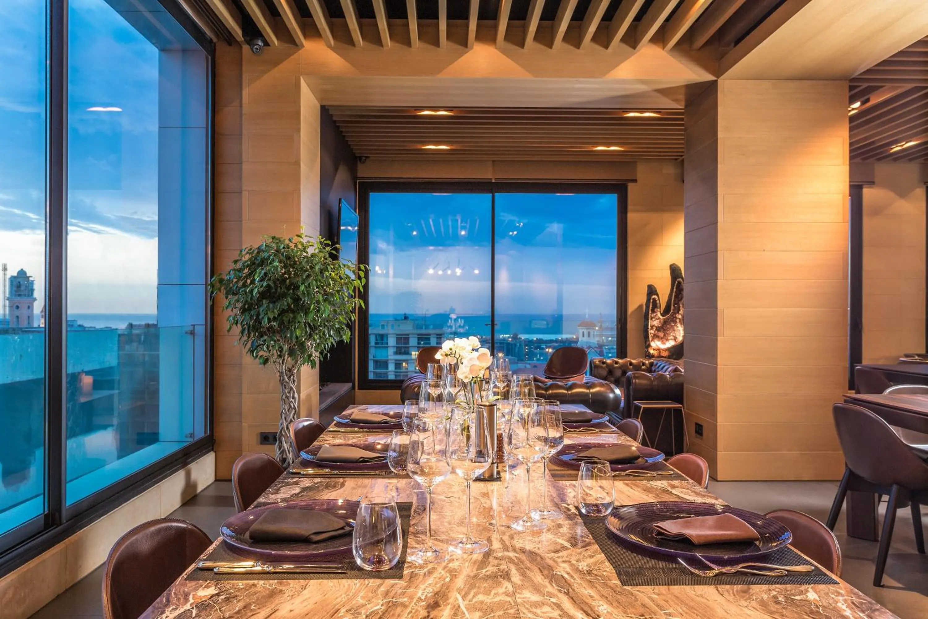 Restaurant/places to eat in O Monot Boutique Hotel Beirut