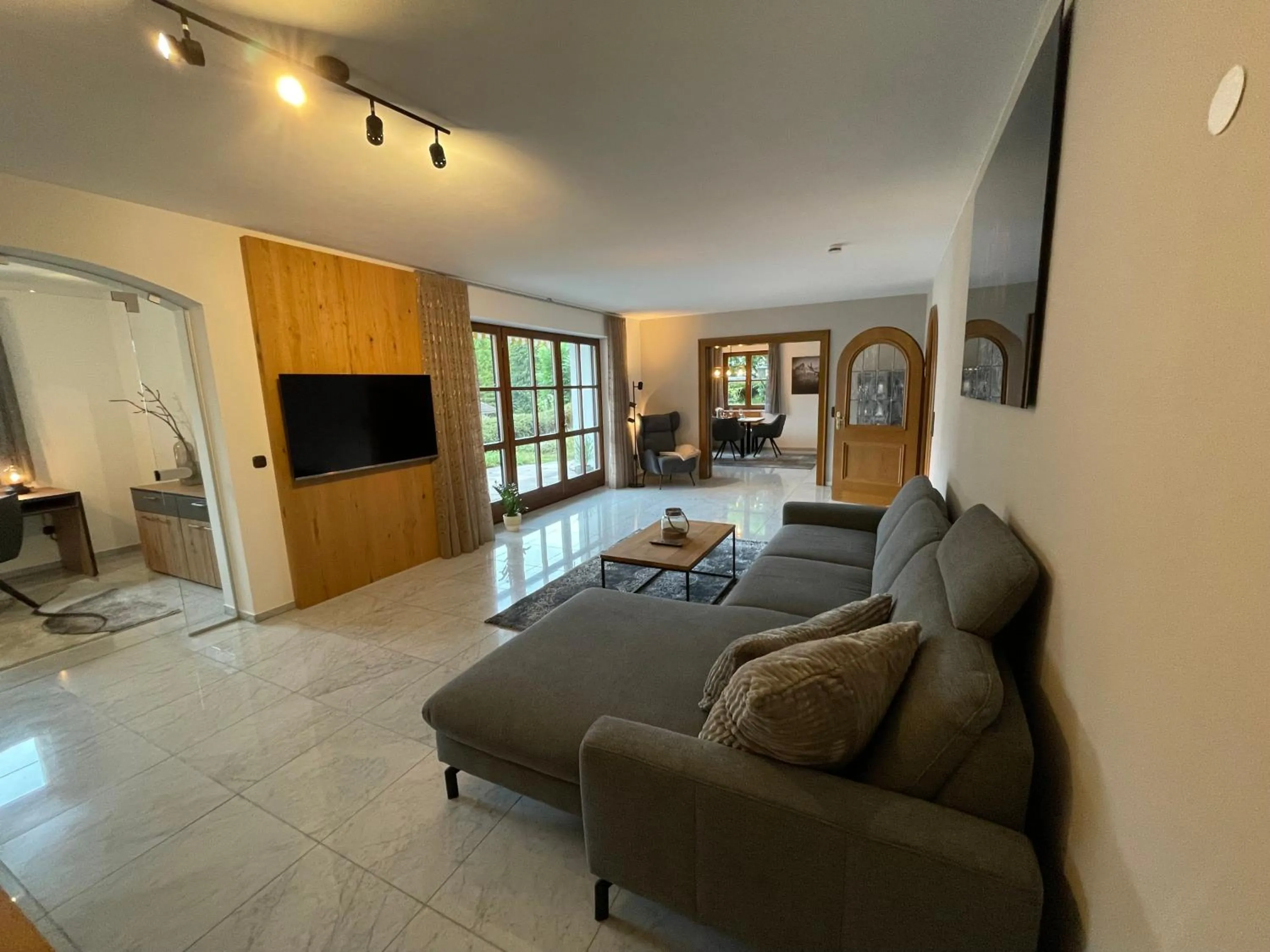 Communal lounge/ TV room in Ferienwohnung Bad Reichenhall (Nonn)