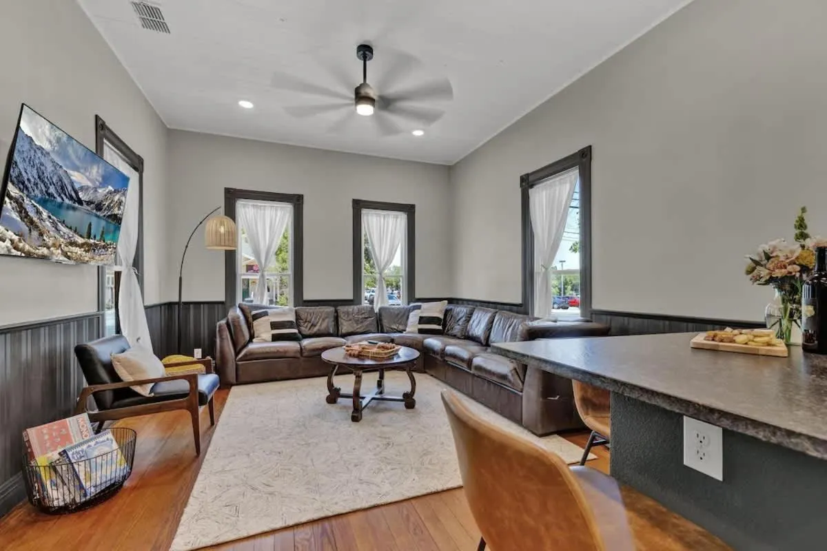 TV and multimedia in Historic Gem near Schlitterbahn