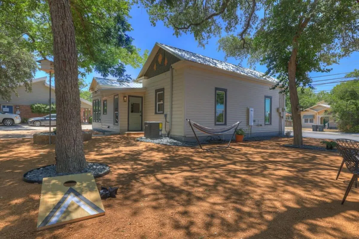 Property building in Historic Gem near Schlitterbahn