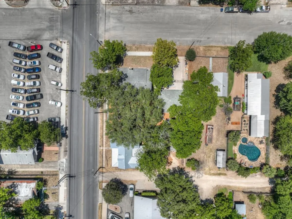 Property building in Historic Gem near Schlitterbahn