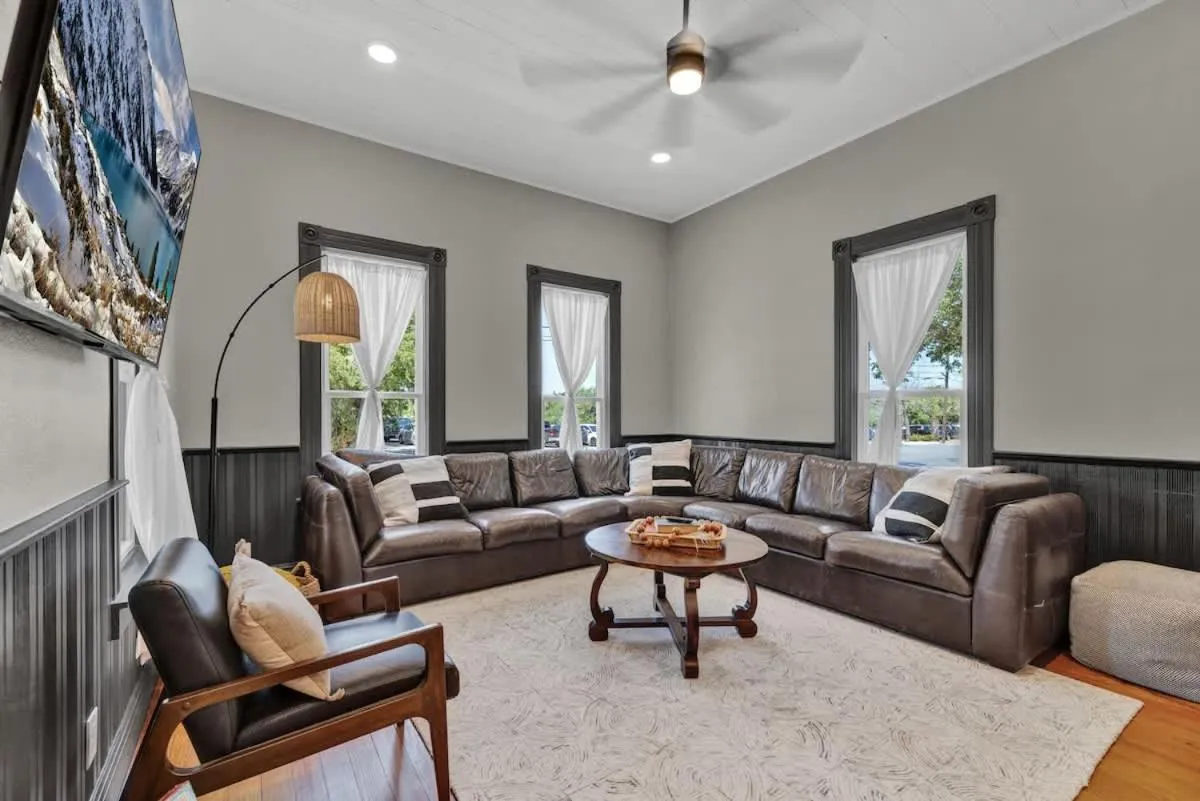 TV and multimedia in Historic Gem near Schlitterbahn