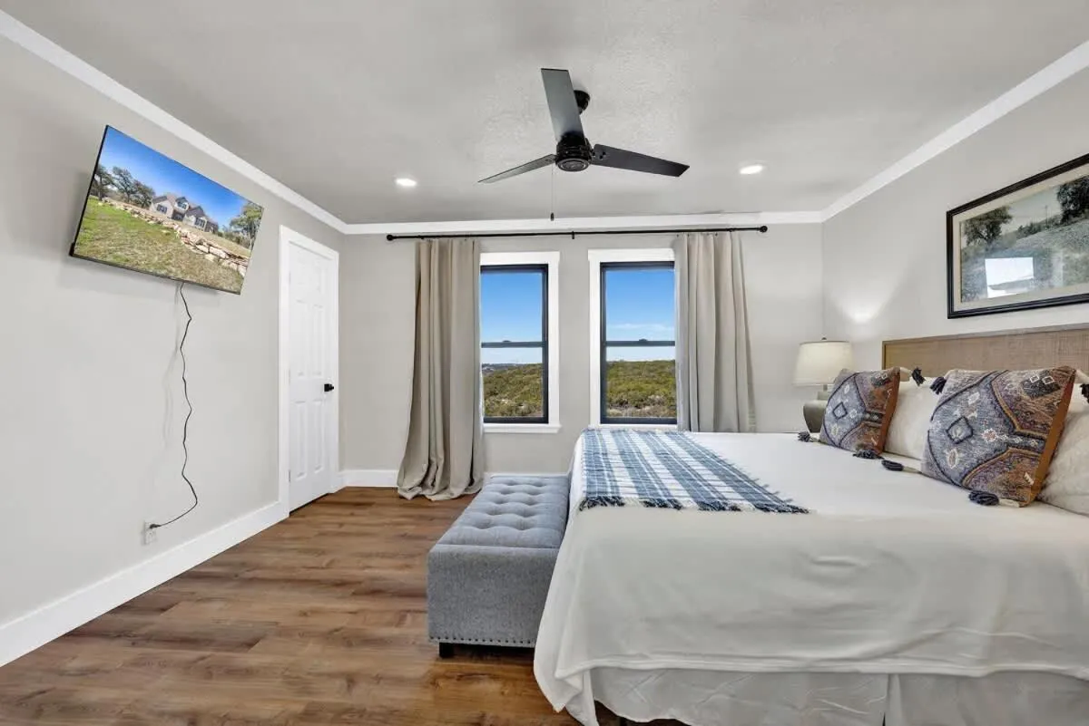 Bed in Hilltop Lux Haus with InfinityPool-Hottub-PoolTable