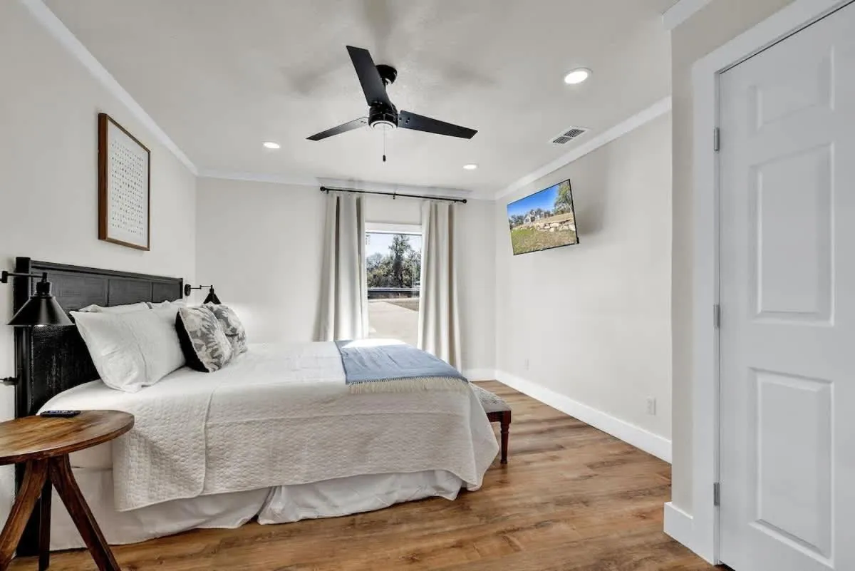 Bed in Hilltop Lux Haus with InfinityPool-Hottub-PoolTable