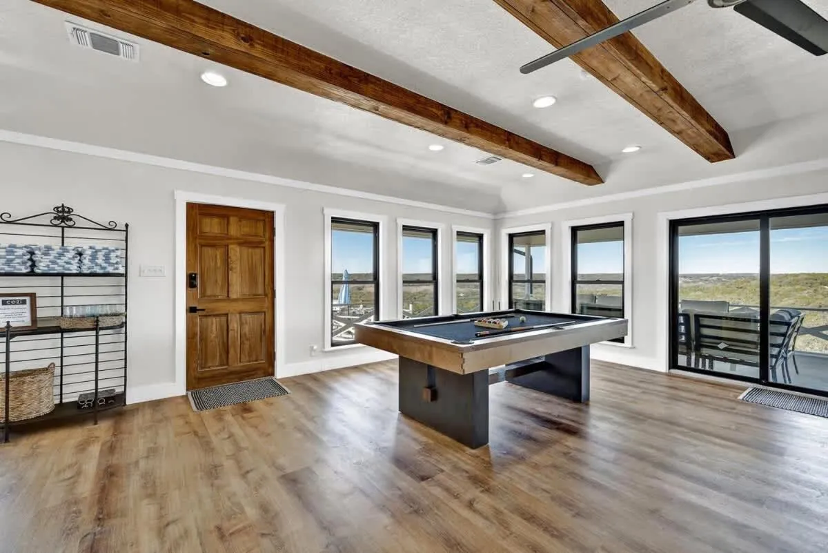 Billiard in Hilltop Lux Haus with InfinityPool-Hottub-PoolTable