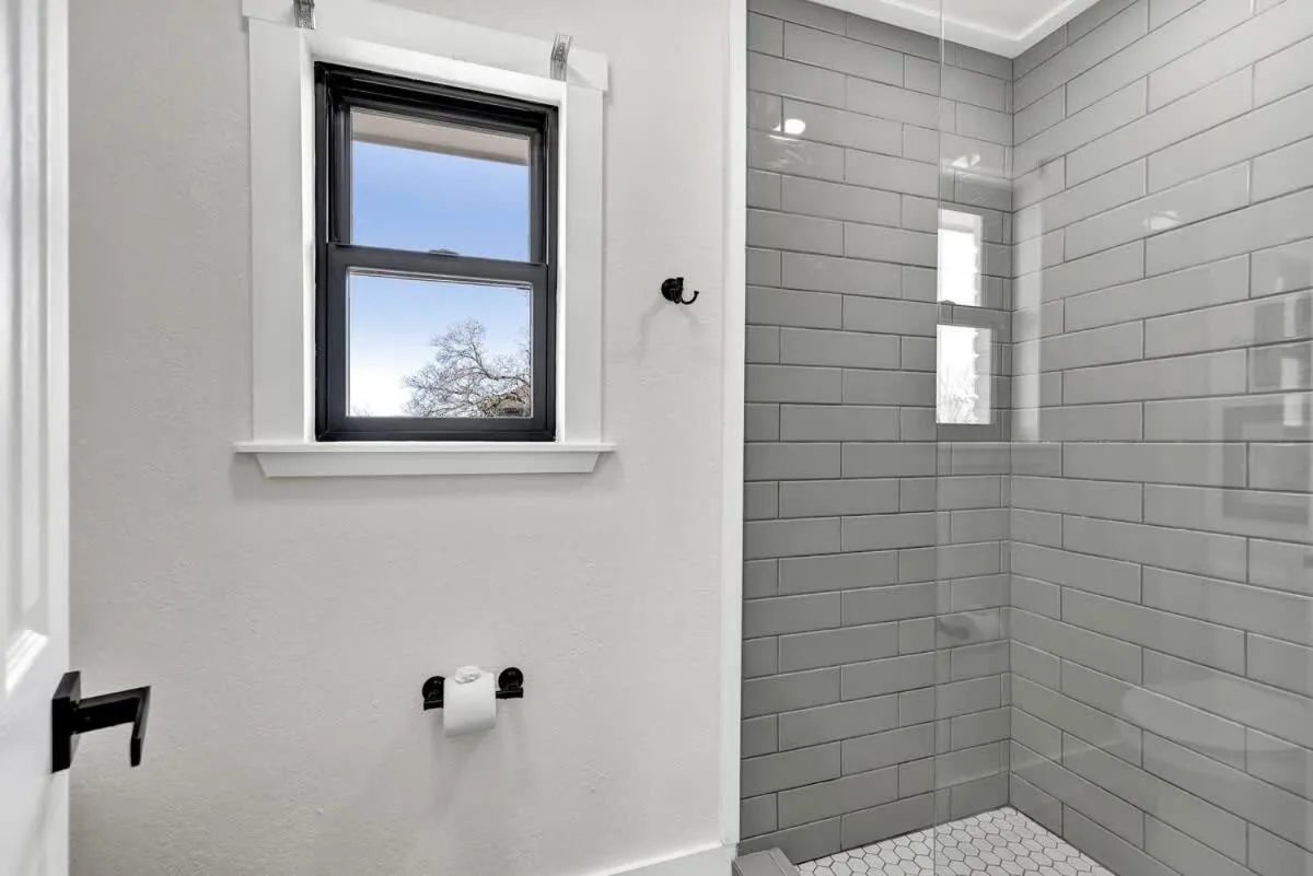 Bathroom in Hilltop Lux Haus with InfinityPool-Hottub-PoolTable