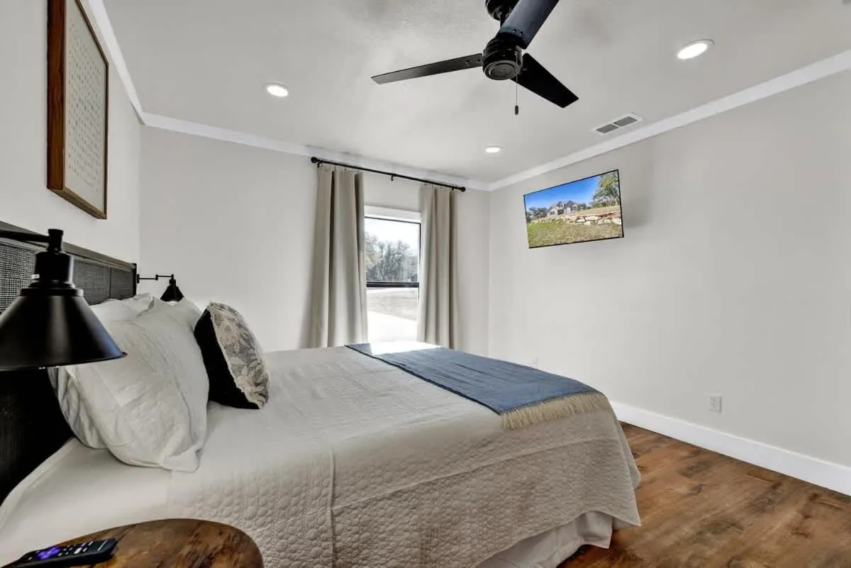 Bed in Hilltop Lux Haus with InfinityPool-Hottub-PoolTable