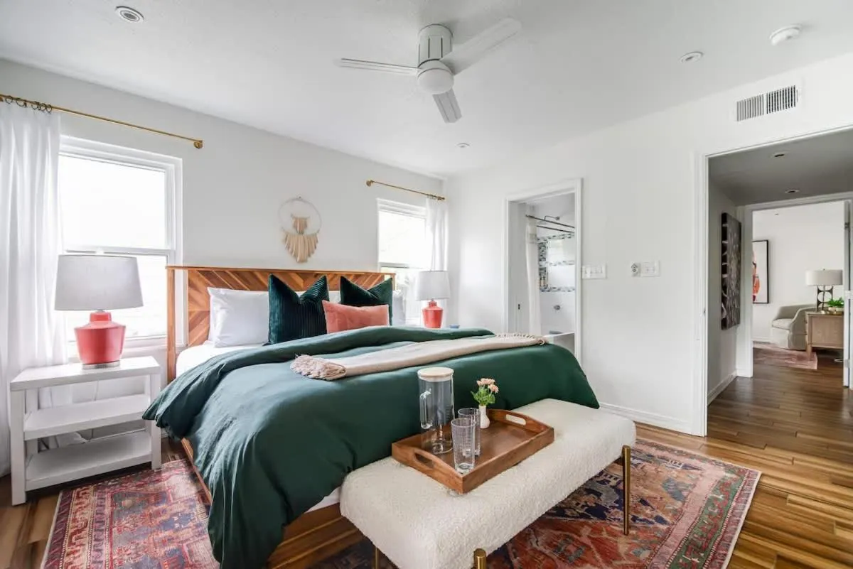 Bed in Backyard Oasis w/Pool, Hot-Tub, Grill & Fire Pit!