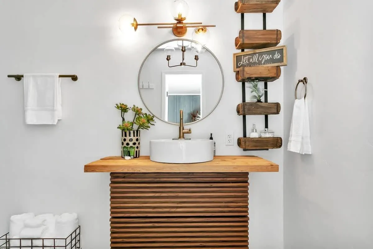Bathroom in Hermes Ranch House with Hot Tub - 4 mi to Fred