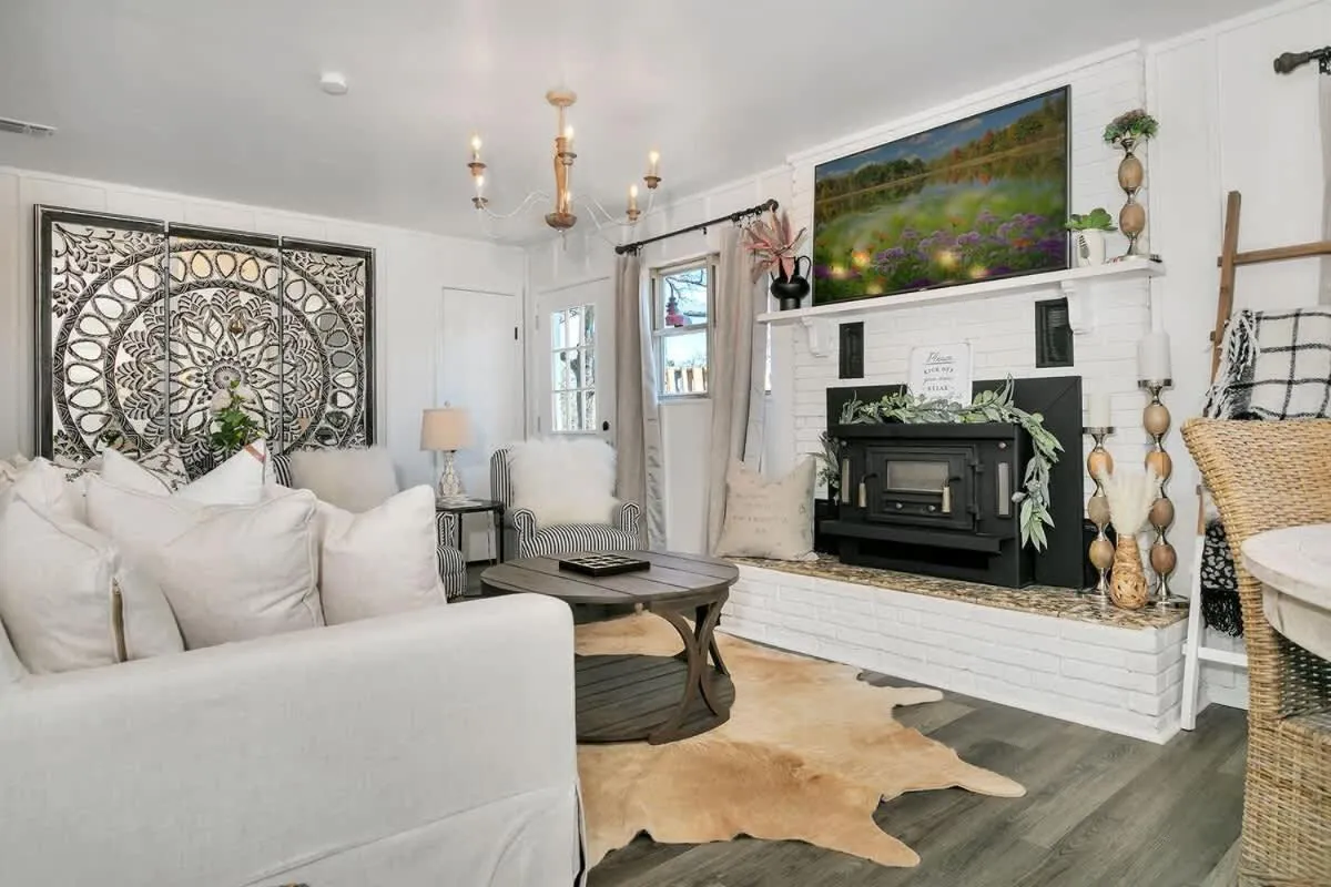 TV and multimedia in Hermes Ranch House with Hot Tub - 4 mi to Fred