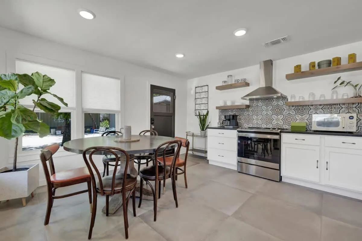 Kitchen or kitchenette in Historic Hideaway Stroll to Schlitterbahn