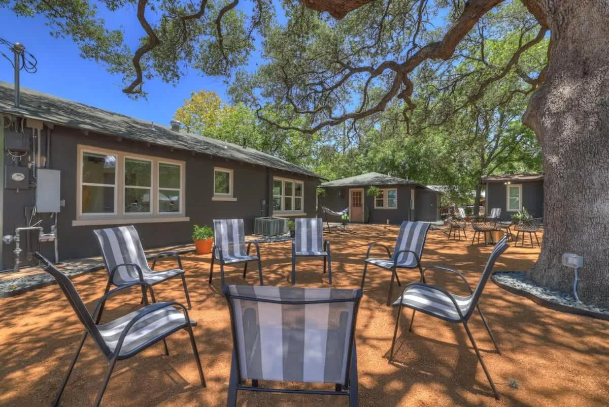 Property building in Historic Hideaway Stroll to Schlitterbahn