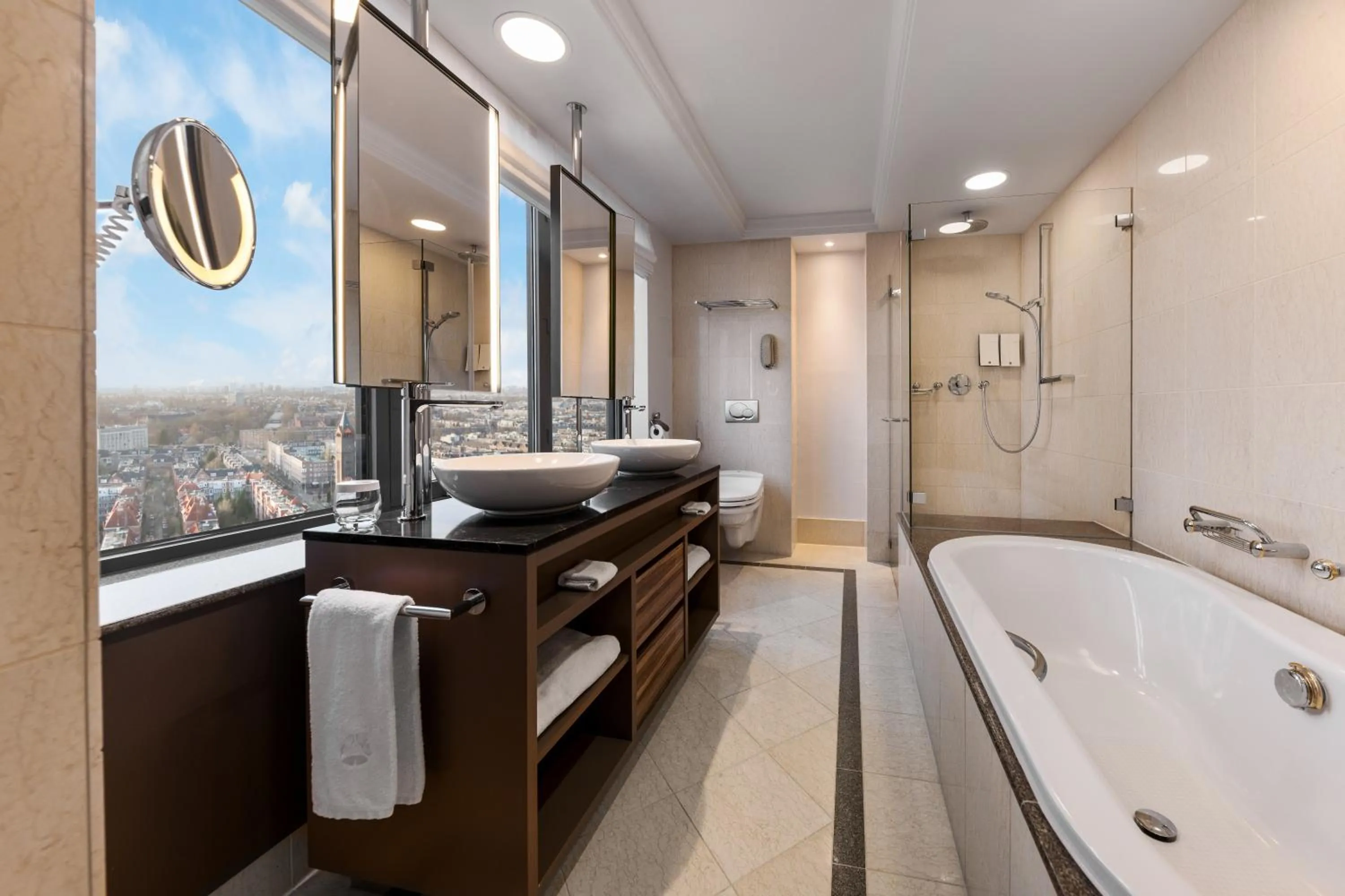 Bathroom in Hotel Okura Amsterdam – The Leading Hotels of the World