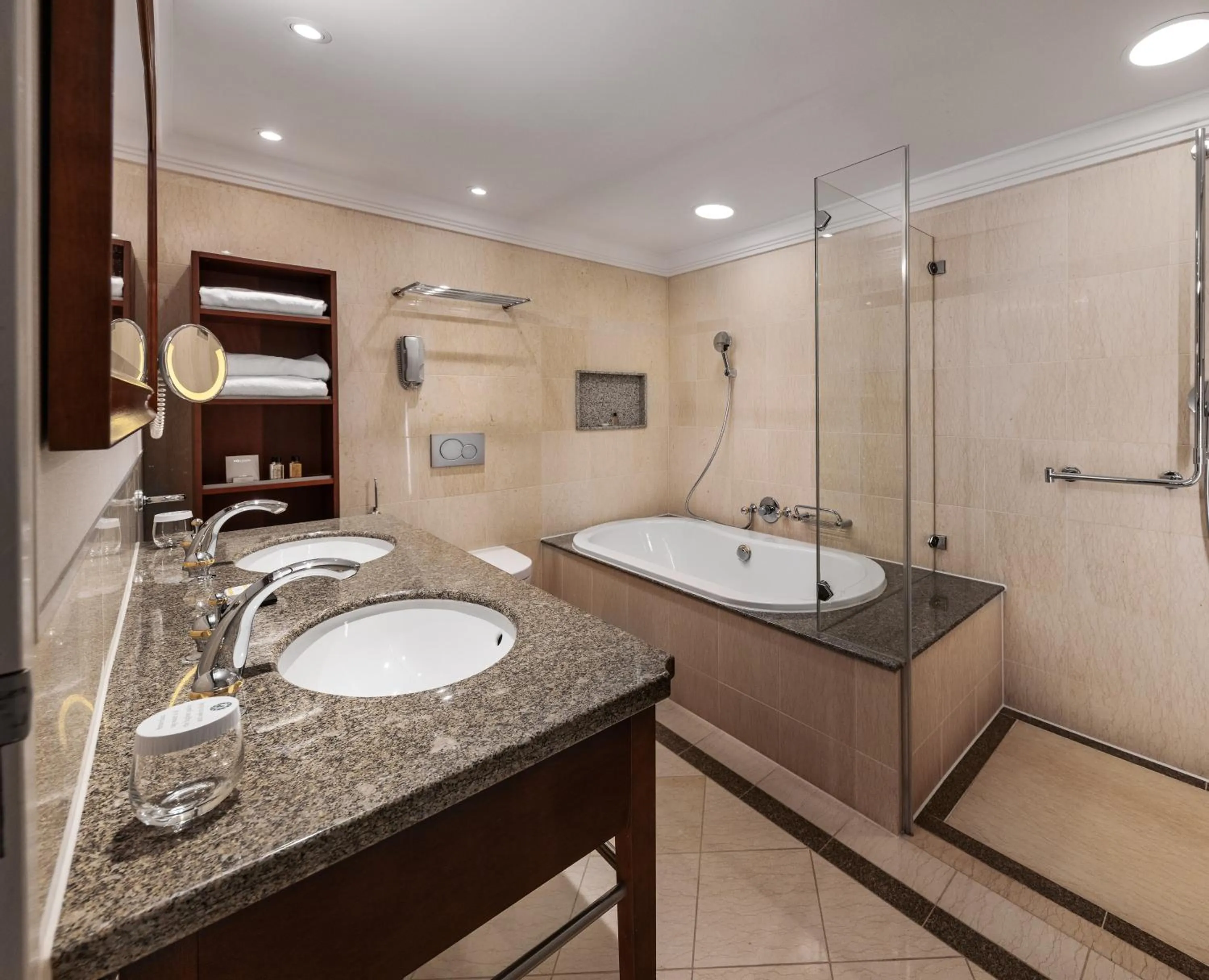 Bathroom in Hotel Okura Amsterdam – The Leading Hotels of the World