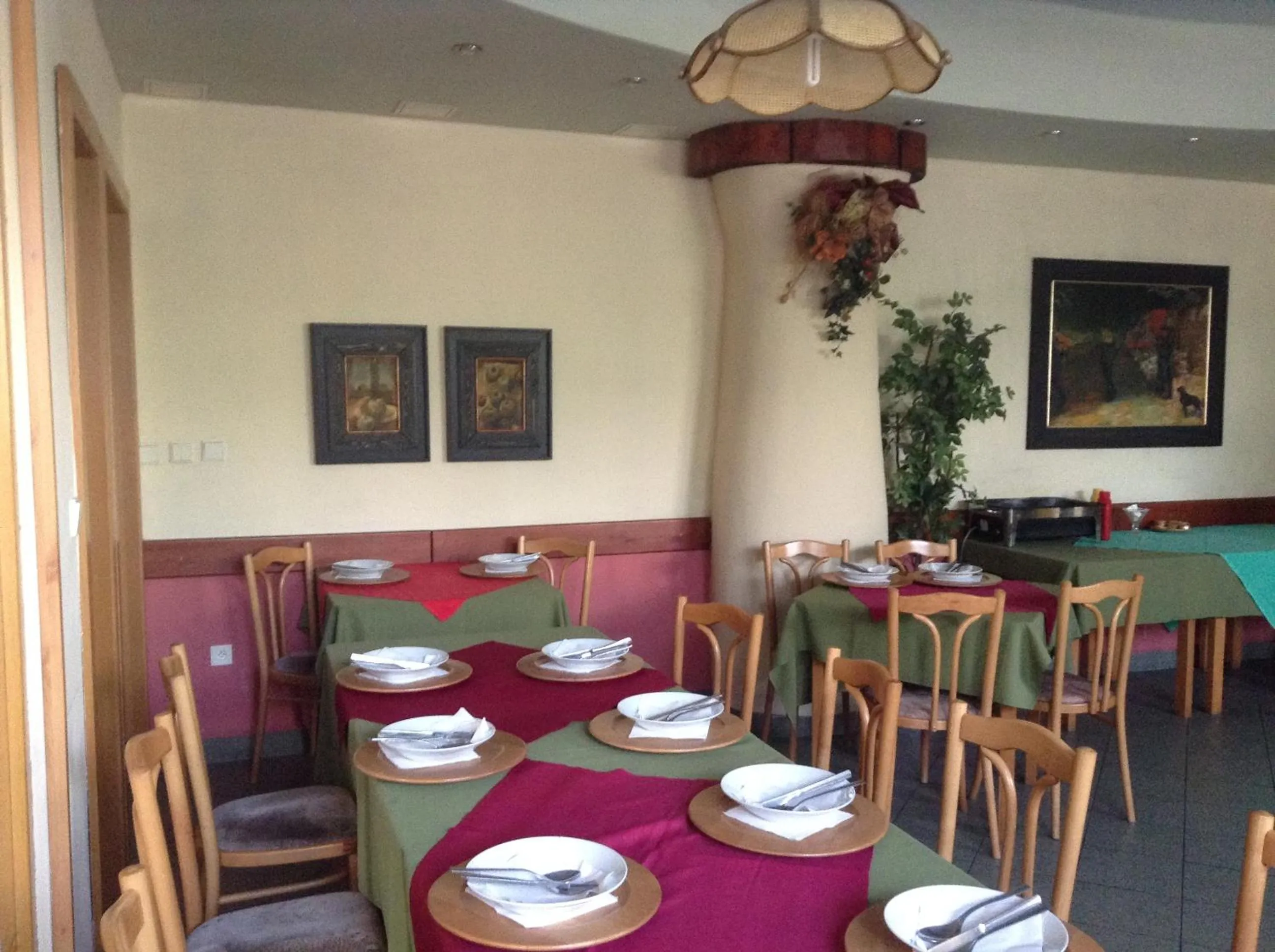 Restaurant/places to eat in Penzion Agrothermal