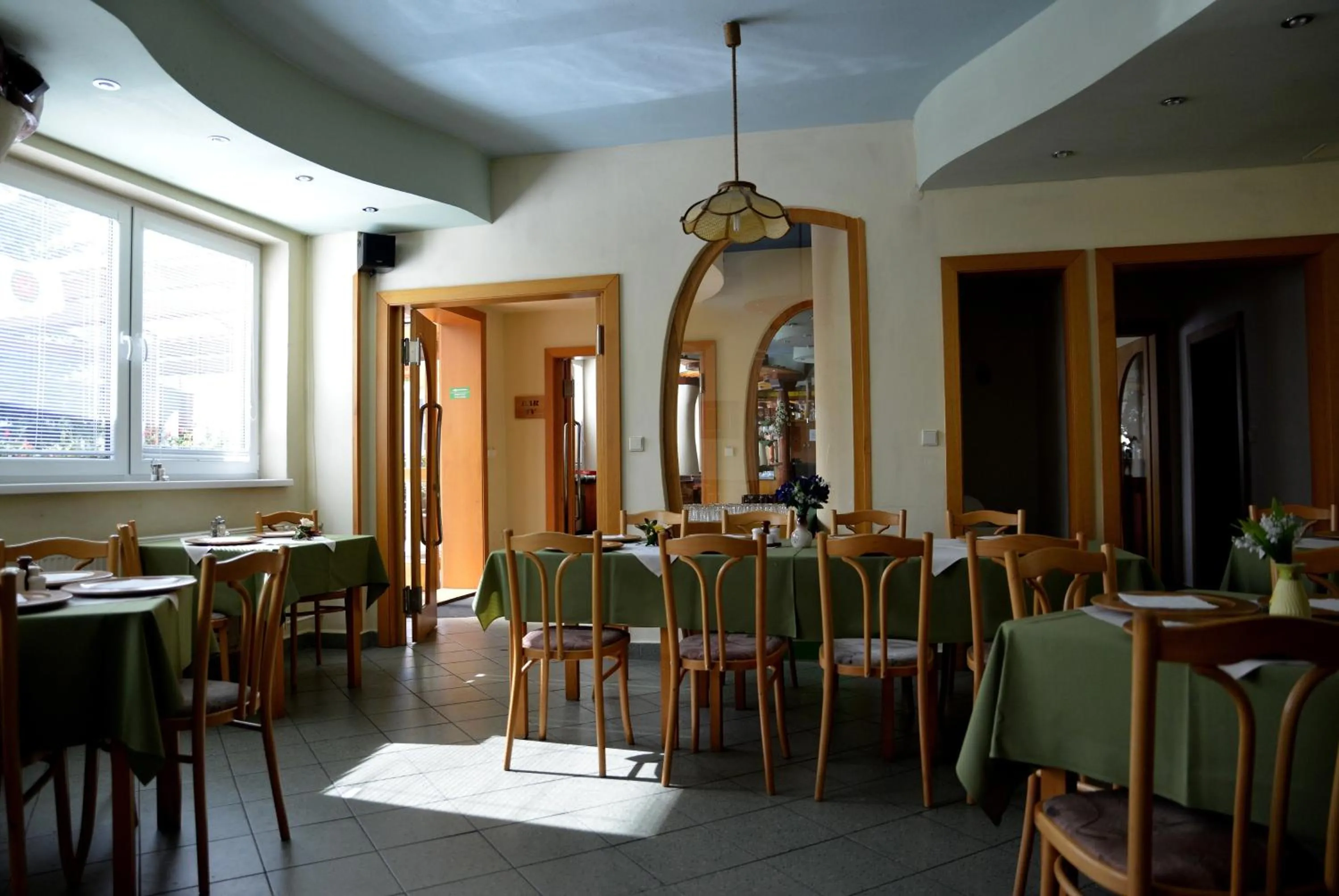 Restaurant/places to eat in Penzion Agrothermal