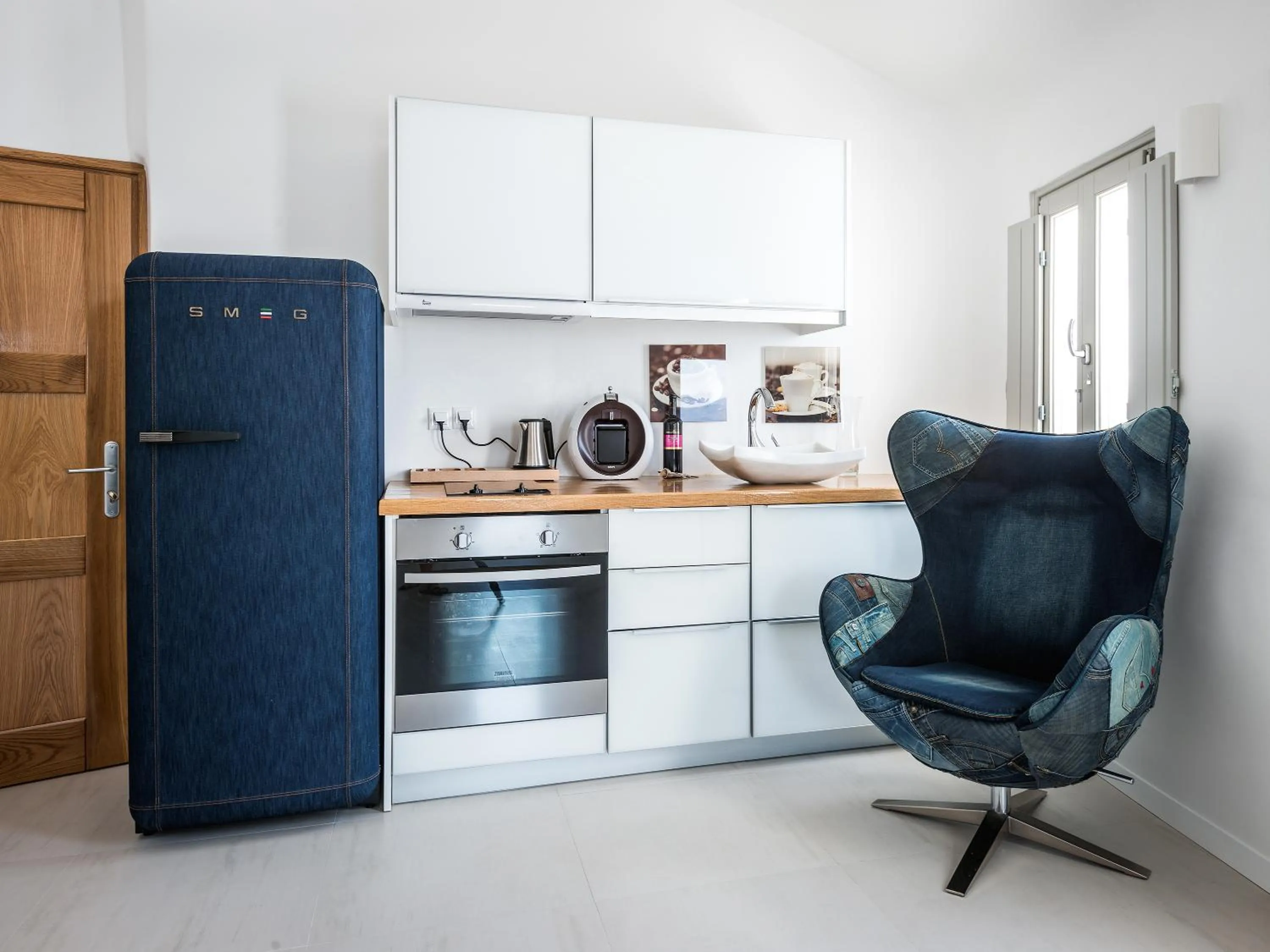 Kitchen or kitchenette in Elite Luxury Suites