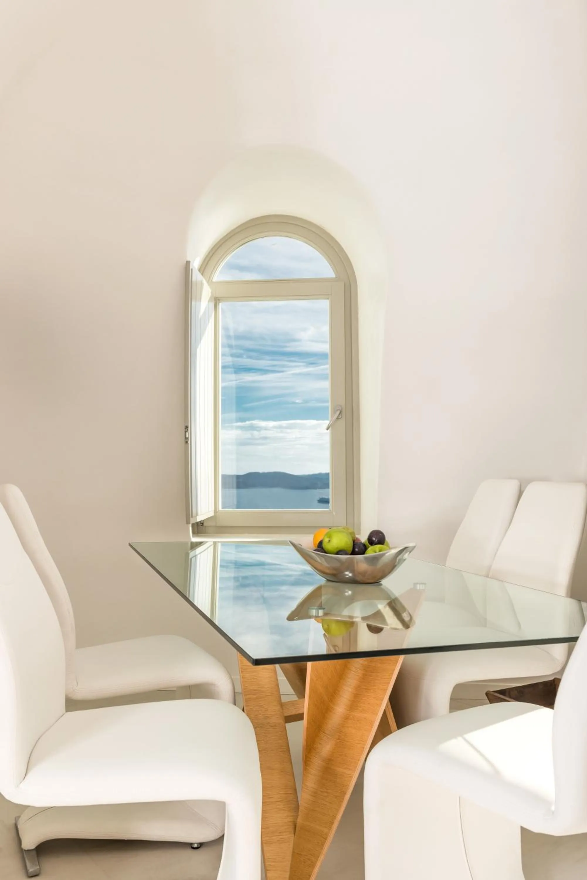 Dining area in Elite Luxury Suites