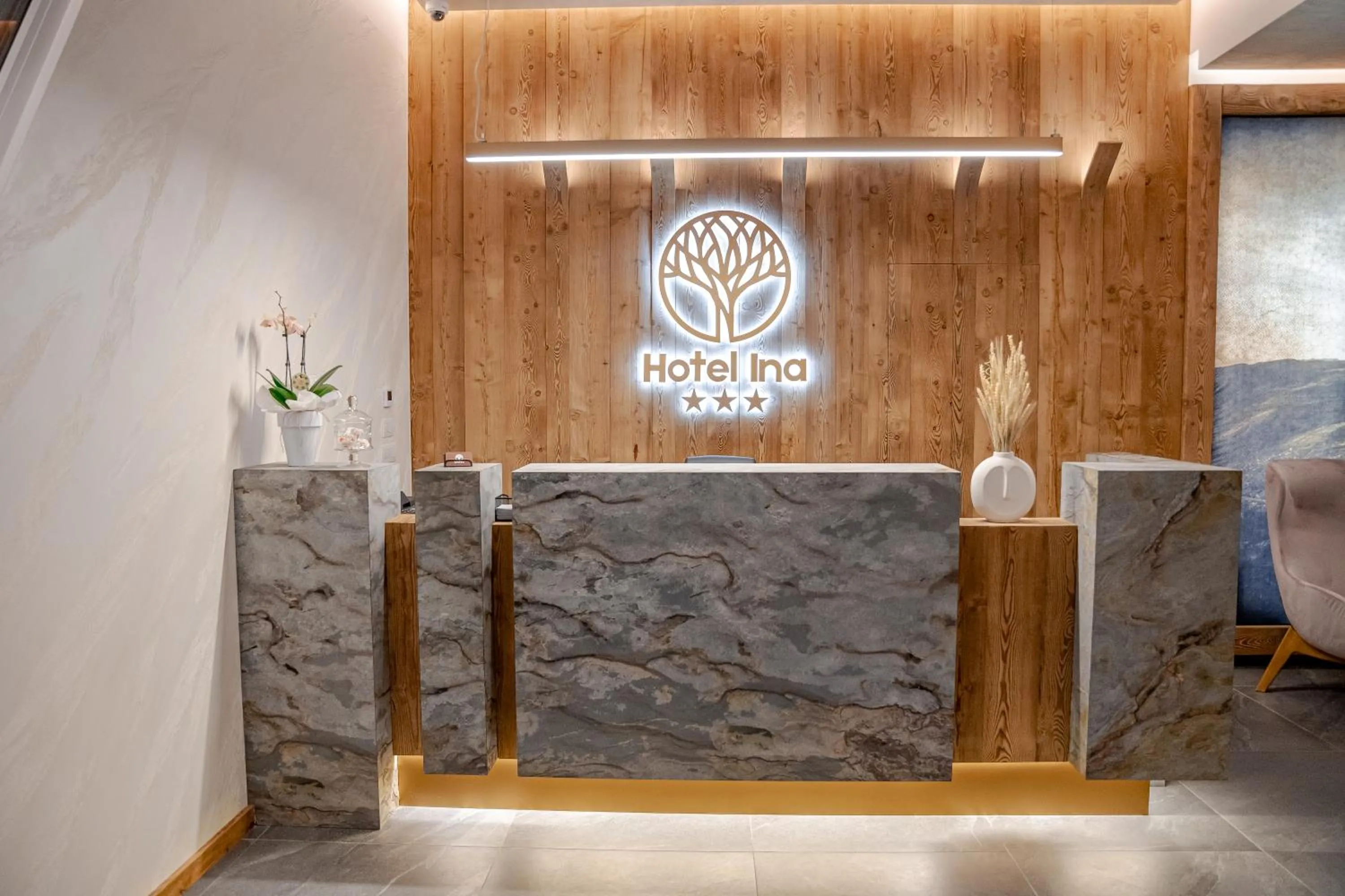 Hotel INA