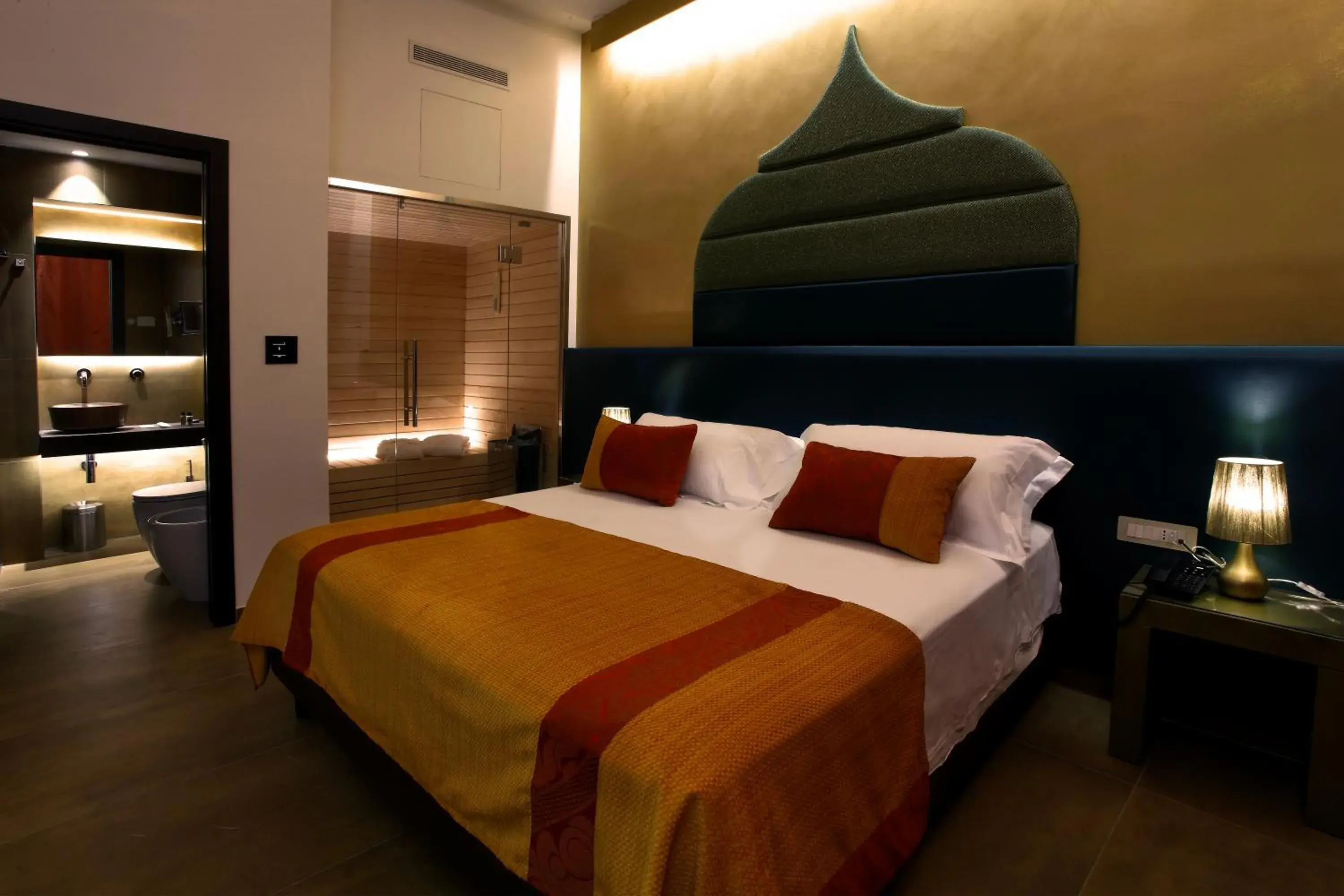 Toilet, Bed in Palazzo Cartari Toilet, Bed in Palazzo Cartari