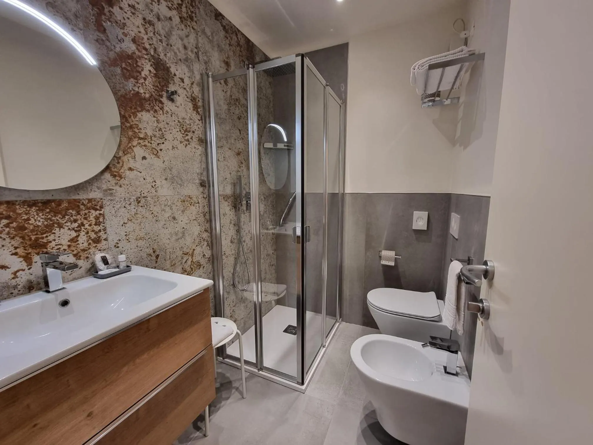 Shower in Hotel Parco