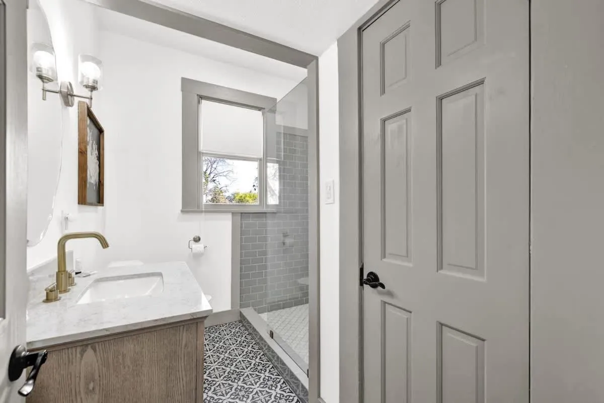 Bathroom in Brand New Private Pool and Hot-Tub Near Main!