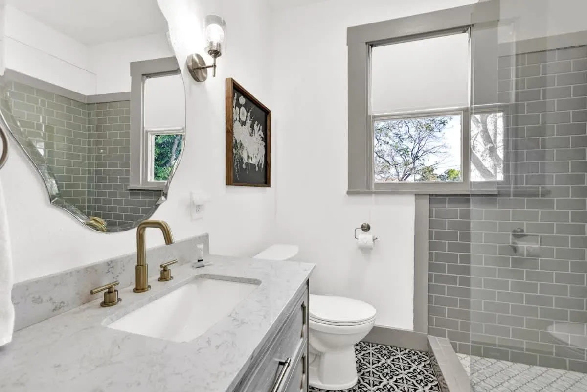 Bathroom in Brand New Private Pool and Hot-Tub Near Main!