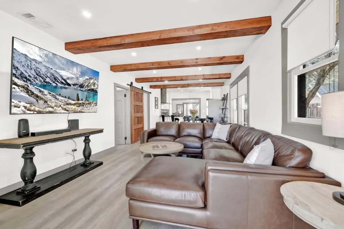 Living room in Brand New Private Pool and Hot-Tub Near Main!