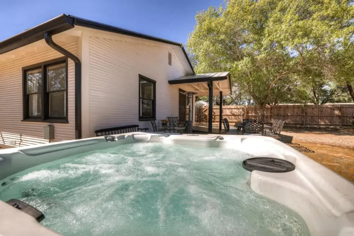 Brand New Private Pool and Hot-Tub Near Main! Brand New Private Pool and Hot-Tub Near Main!