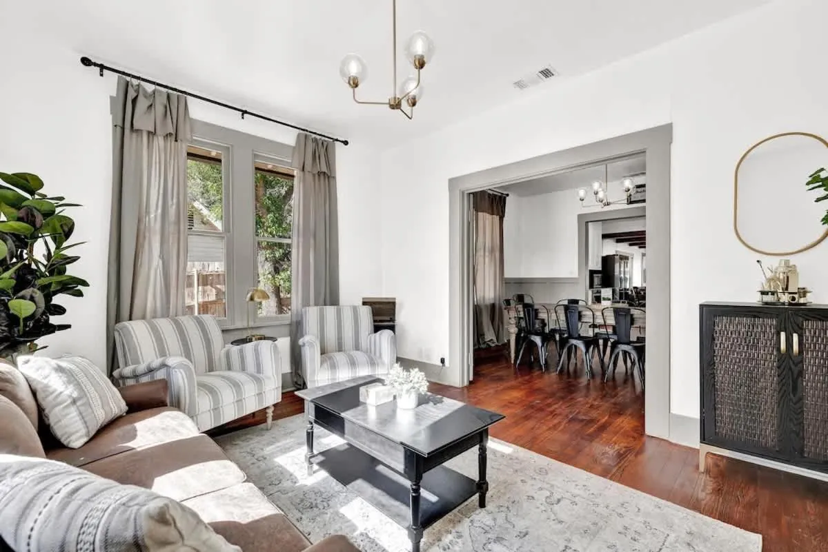 Dining area in Brand New Private Pool and Hot-Tub Near Main!
