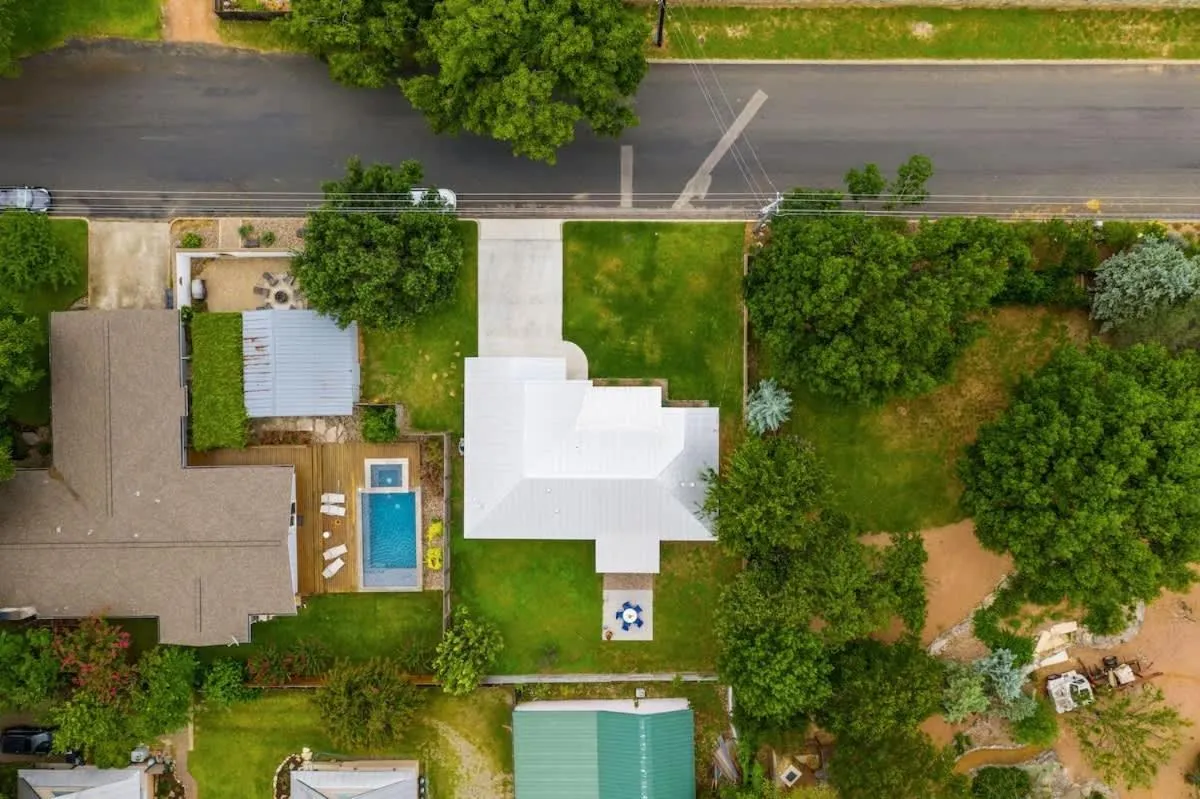 Property building in Luxury Home 3blck from Main St with FirePit