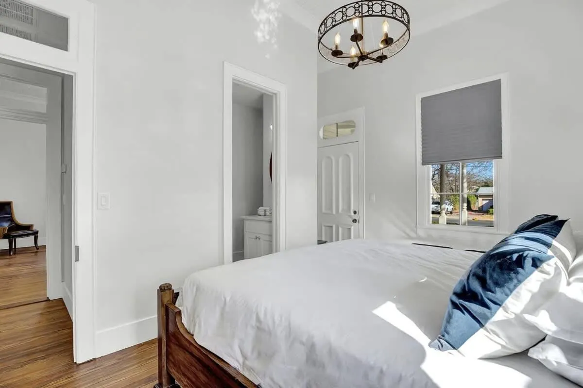 Bed in New! Luxurious Home with Wine Cellar & Firepit!