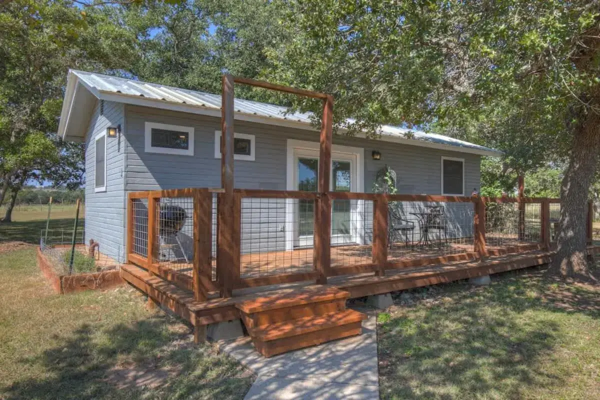Grey Haus Casita-Peaceful Hill Country Views! Grey Haus Casita-Peaceful Hill Country Views!