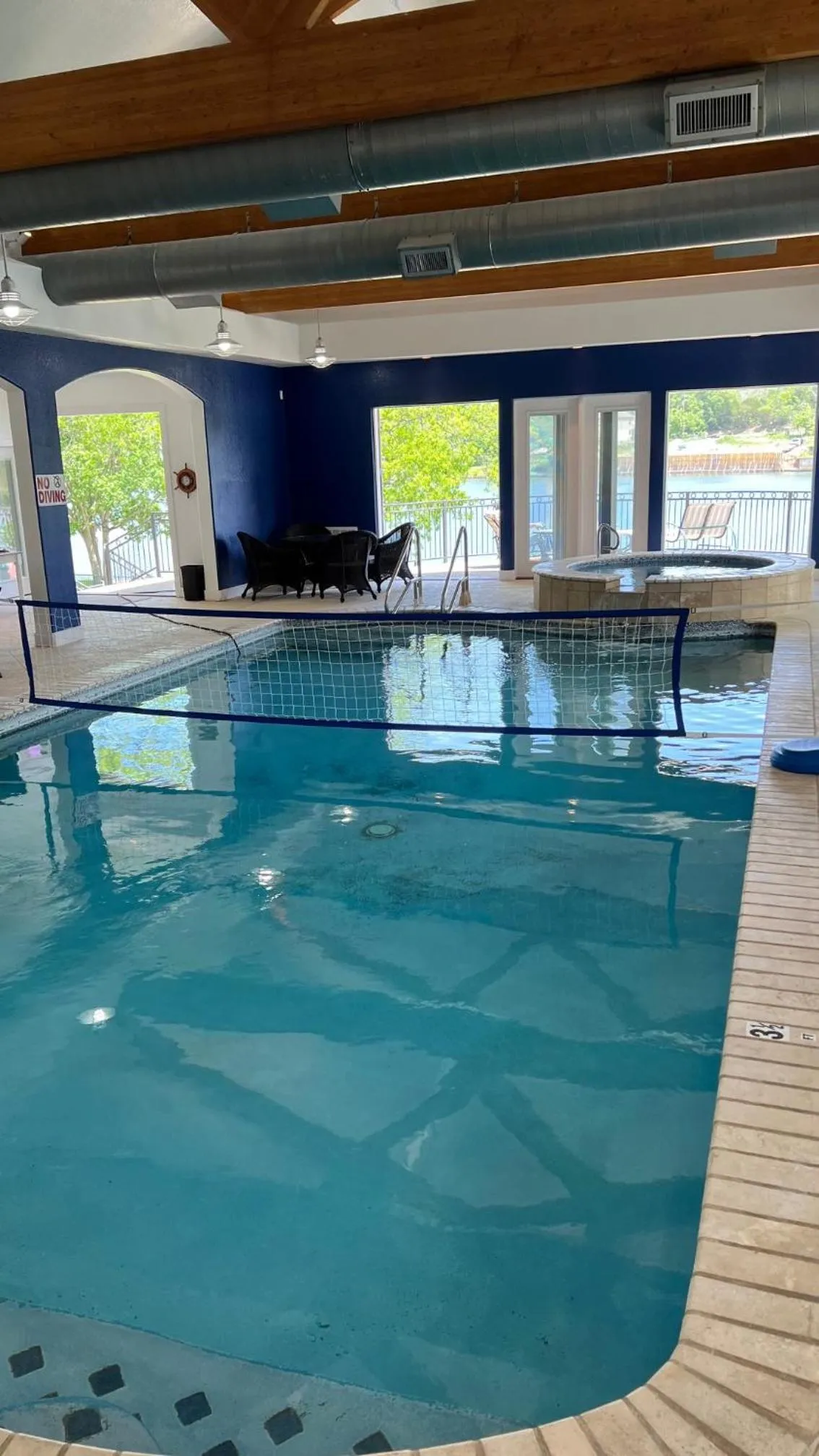 Swimming pool in Luxurious Lakehouse with Indoor Pool-Hot Tub-Fire Pit