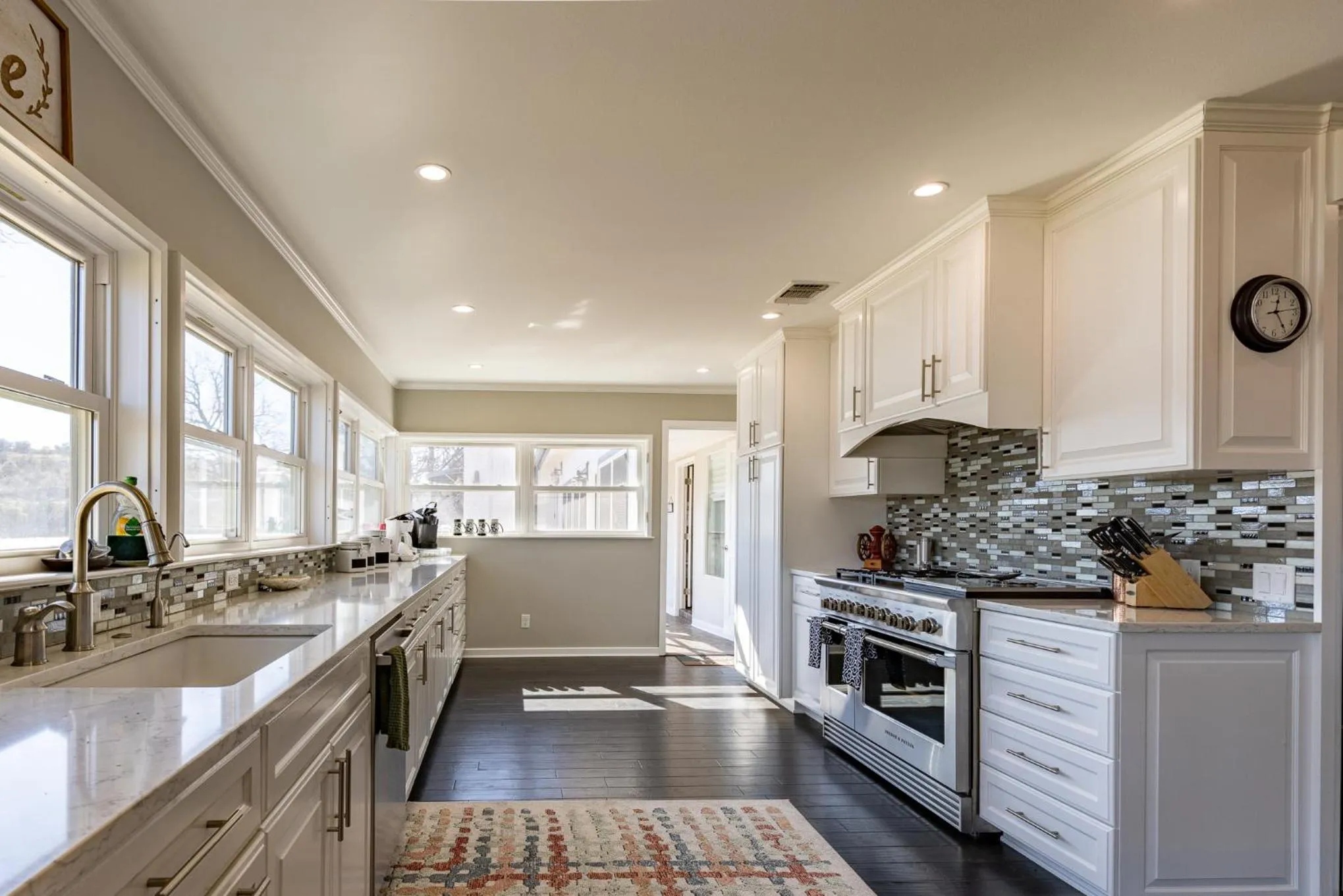 Kitchen or kitchenette in Luxurious Lakehouse with Indoor Pool-Hot Tub-Fire Pit