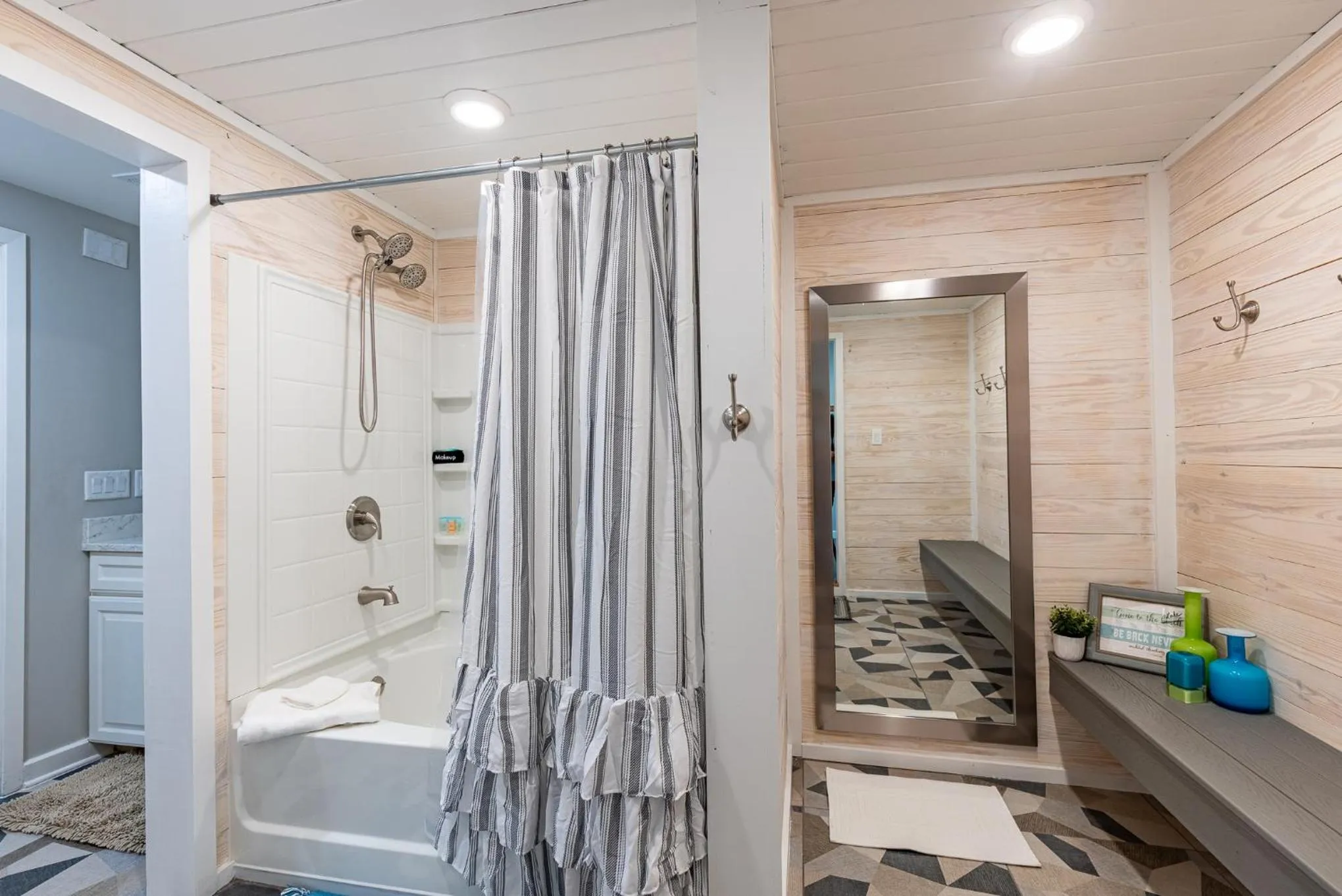 Bathroom in Luxurious Lakehouse with Indoor Pool-Hot Tub-Fire Pit