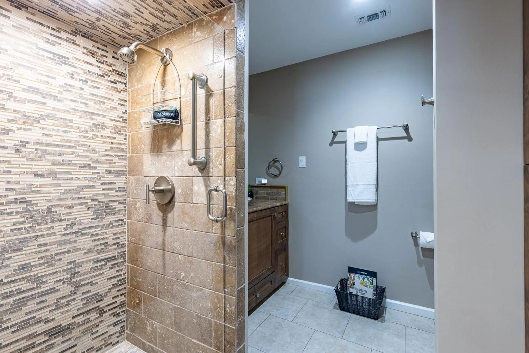 Bathroom in Luxurious Lakehouse with Indoor Pool-Hot Tub-Fire Pit