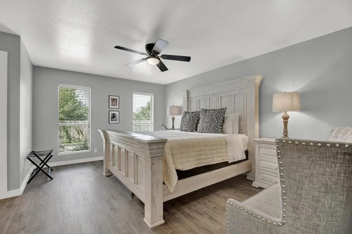 Bed in Wanderlust #2 | Hot Tub | Shared Outdoor Space