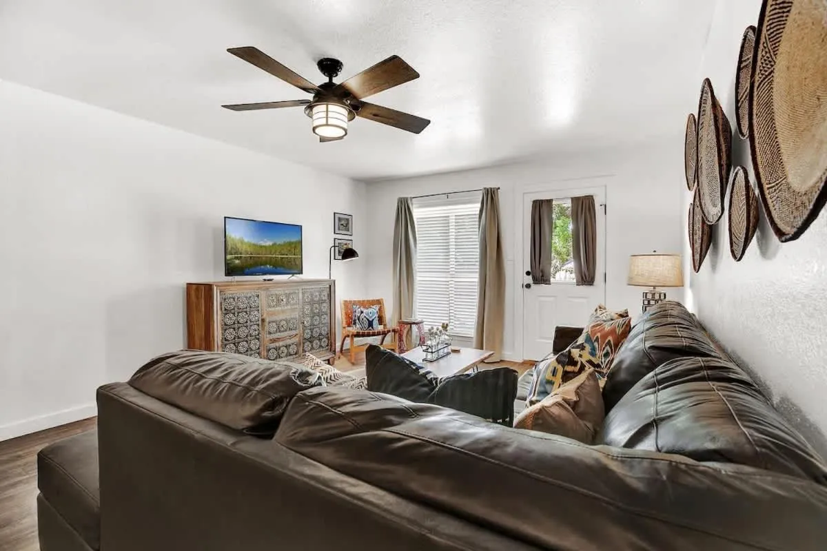 Living room in Wanderlust #2 | Hot Tub | Shared Outdoor Space