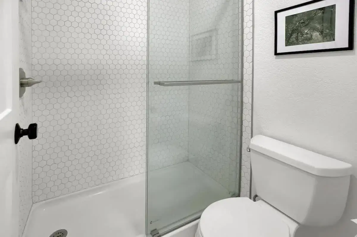 Wanderlust #2 | Hot Tub | Shared Outdoor Space Wanderlust #2 | Hot Tub | Shared Outdoor Space