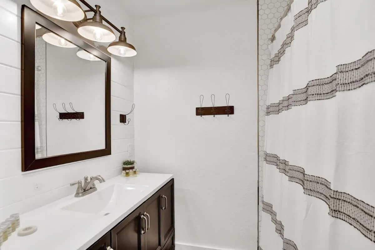 Other in Wanderlust #2 | Hot Tub | Shared Outdoor Space