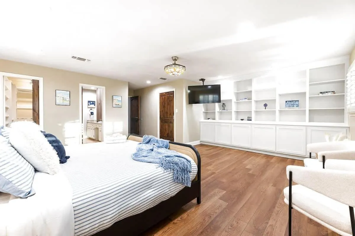Bed in Luxury on Lake LBJ with Hot Tub Firepit & Boat Slip
