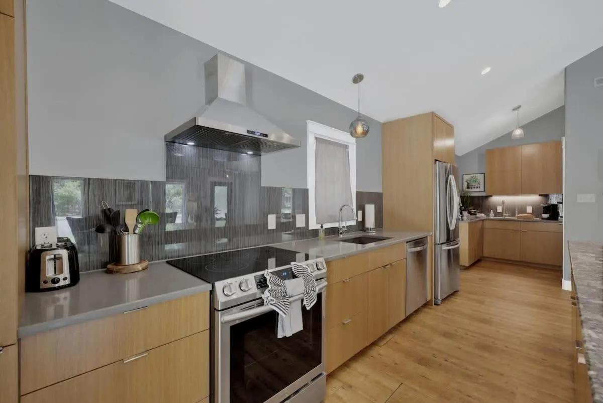 Coffee/tea facilities in Alcove: Steps to Main St-High End Home w/Hot-tub!