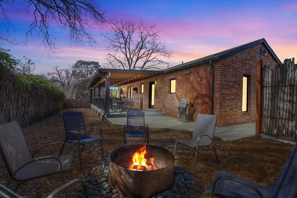 Property building in Alcove: Steps to Main St-High End Home w/Hot-tub!