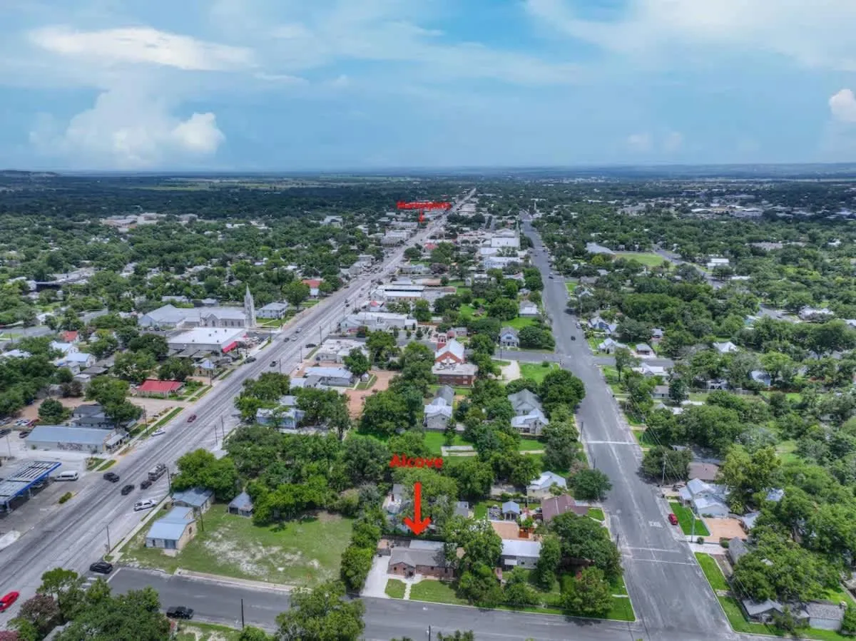 Property building in Alcove: Steps to Main St-High End Home w/Hot-tub!