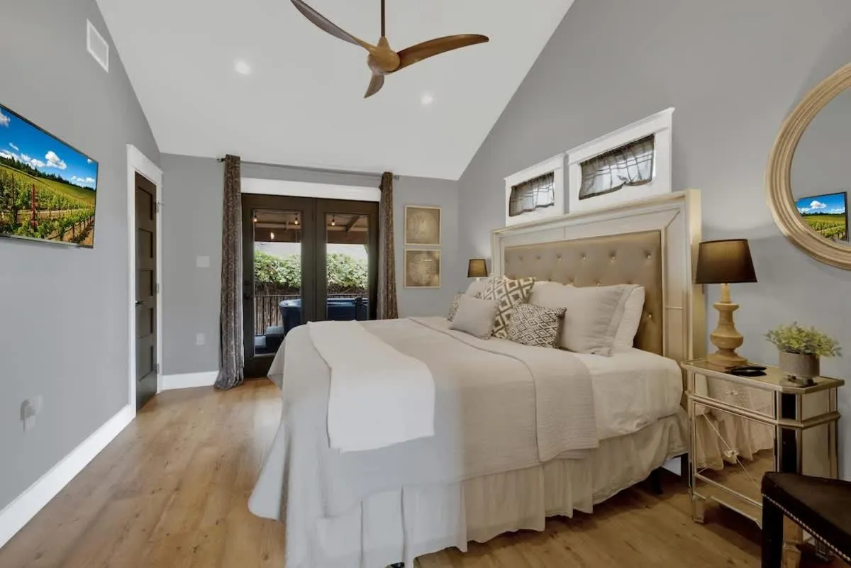 Bed in Alcove: Steps to Main St-High End Home w/Hot-tub!